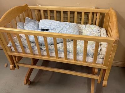Wooden Gliding Baby Bassinet / Cradle
