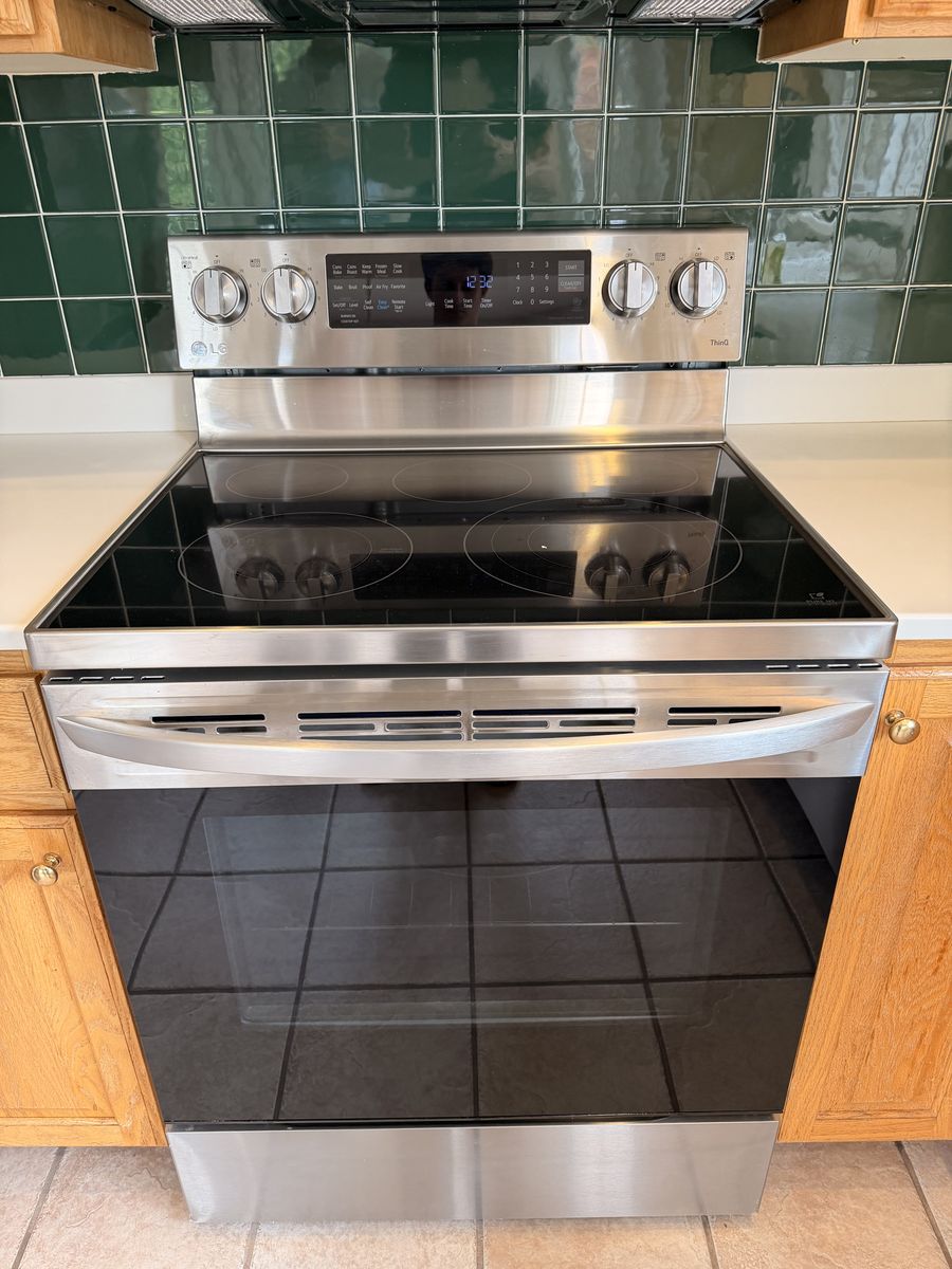 LG Freestanding Electric Stove/Oven