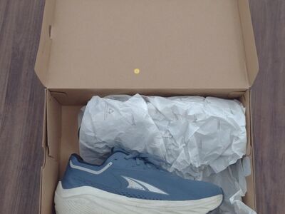 Altra Olympus 11.5 running shoe medium width