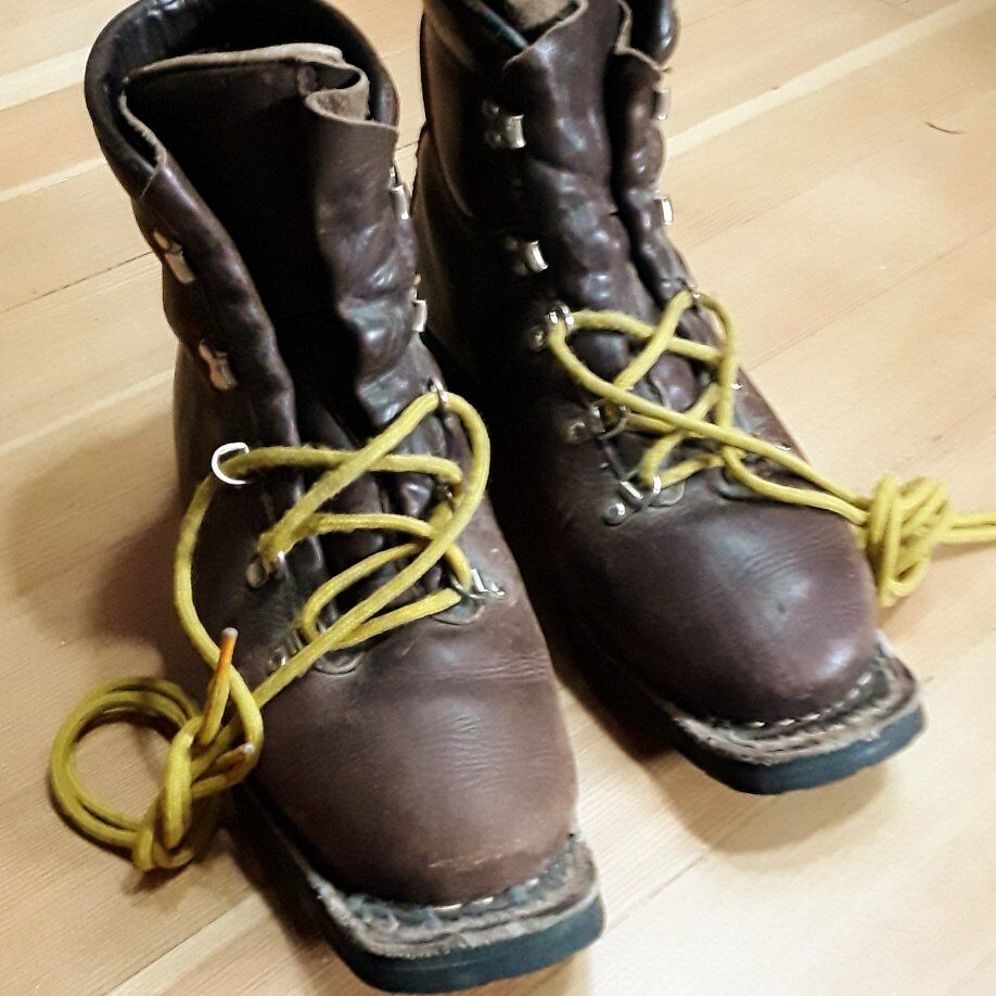 Vasque 3 pin Telemark boots 10.5