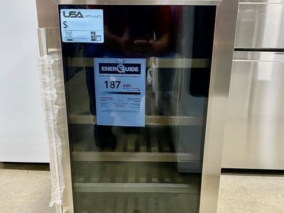 GE BEVERAGE CENTER WITH 125 CAN CAPACITY