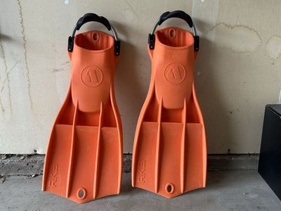 Apeks RK3 dive fins size Large