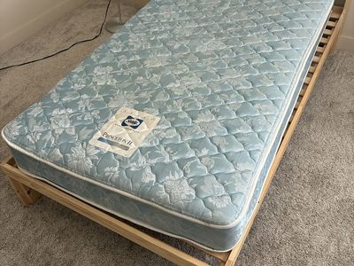 Twin bed frame(FREE MATRESS INCLUDED)