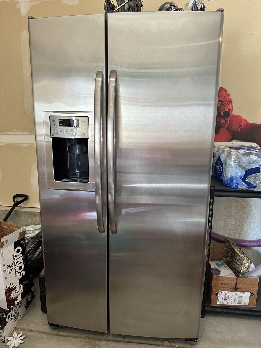 GE Stainless Side by Side Refrigerator/Freezer