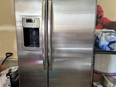GE Stainless Side by Side Refrigerator/Freezer