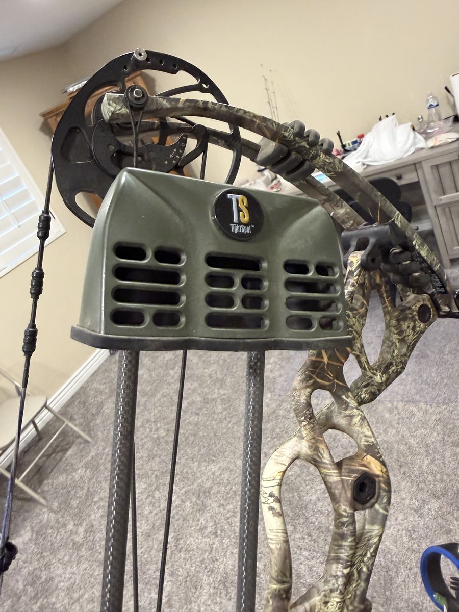 Hoyt carbon defiant 34