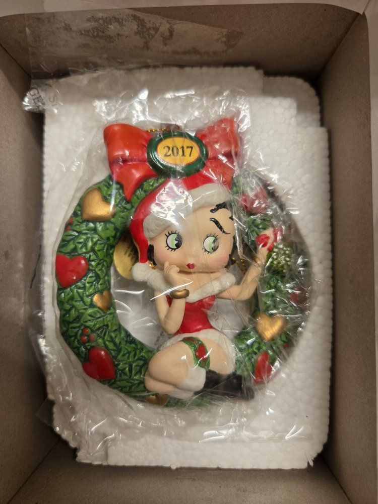Betty Boop 2017 Christmas Wreath Holiday Ornament in Box