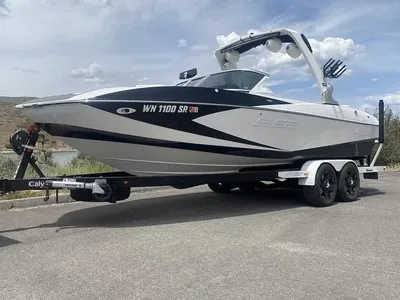 MB B52 Classic Surf Boat Rental | Lake Powell | Seats 16