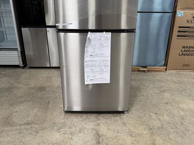 NEW GE STAINLESS STEEL REFRIGERATOR