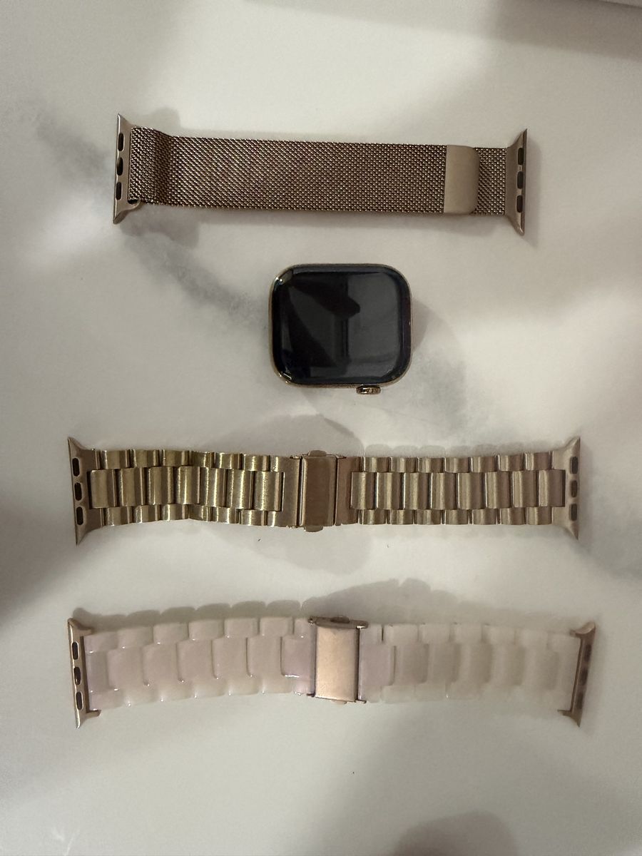 Apple Watch 11 - Gold Titanium