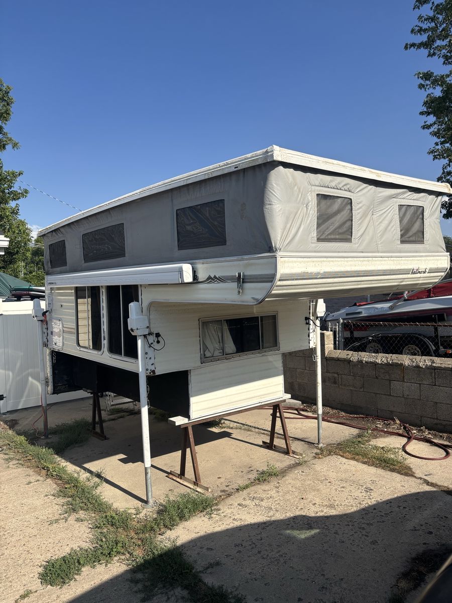 1996 Hallmark Ute LX Pop-Up Truck Camper