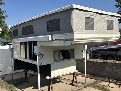 1996 Hallmark Ute LX Pop-Up Truck Camper