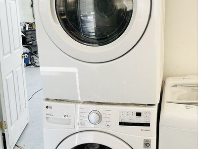 2023 LG washer and dryer set