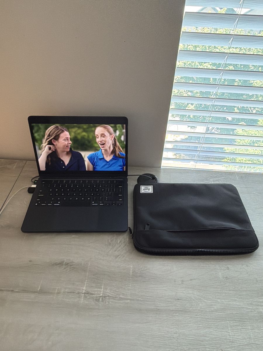 $850 OBO-  MacBook Air M3 (Nov 2024) • 16GB/512GB • AppleCare 2026
