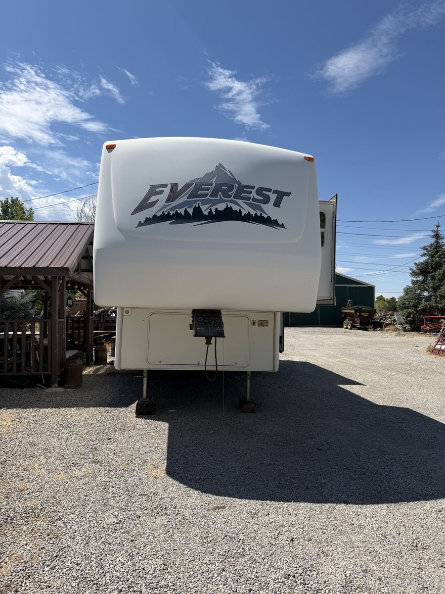 2004 Everest 5th Wheel
