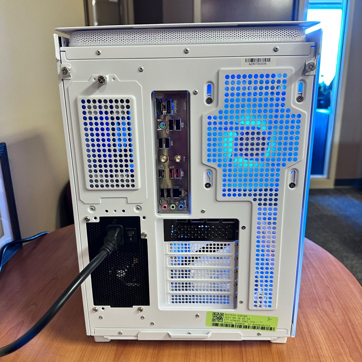 Main image 6