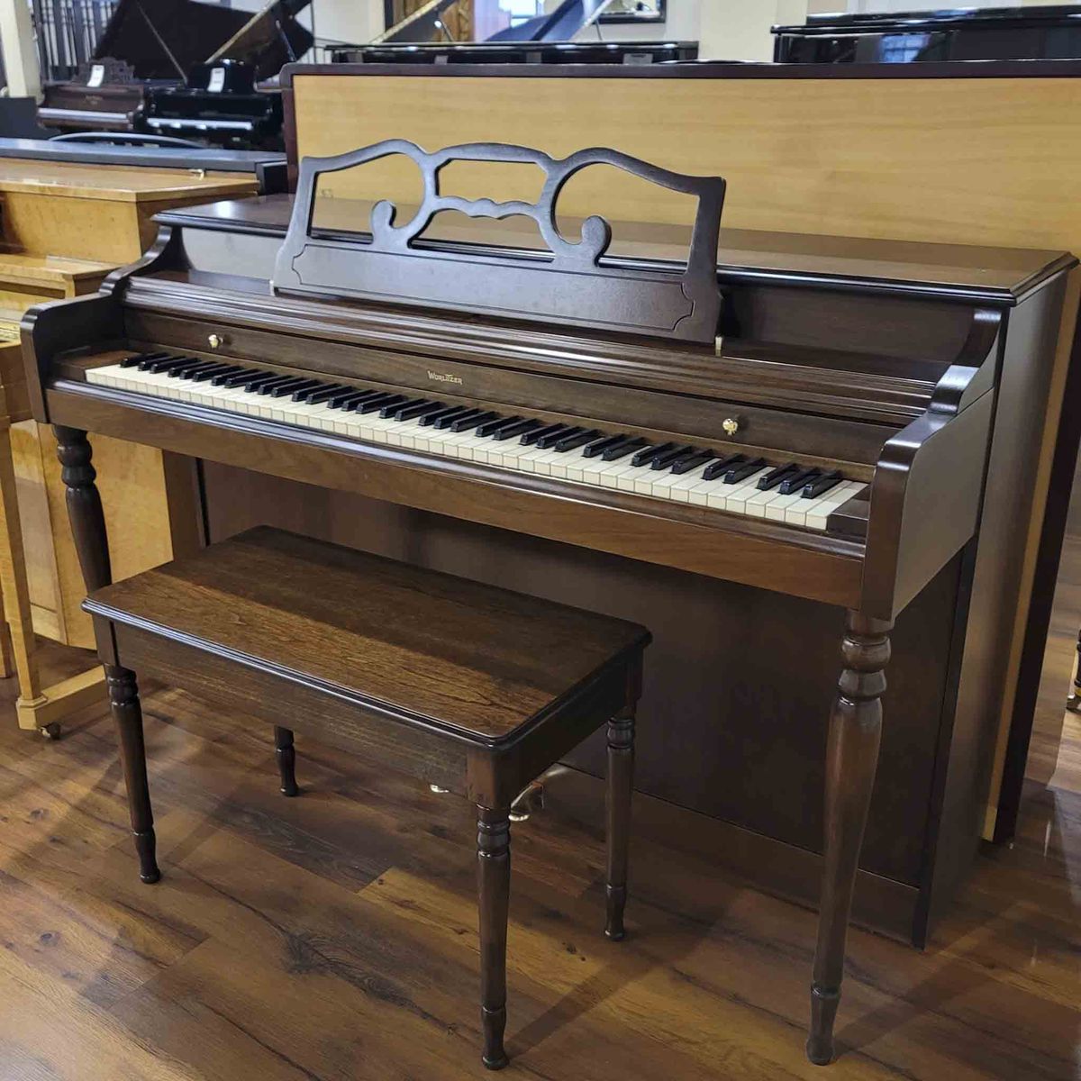 MINT CONDITION SATIN WALNUT SPINET PIANO