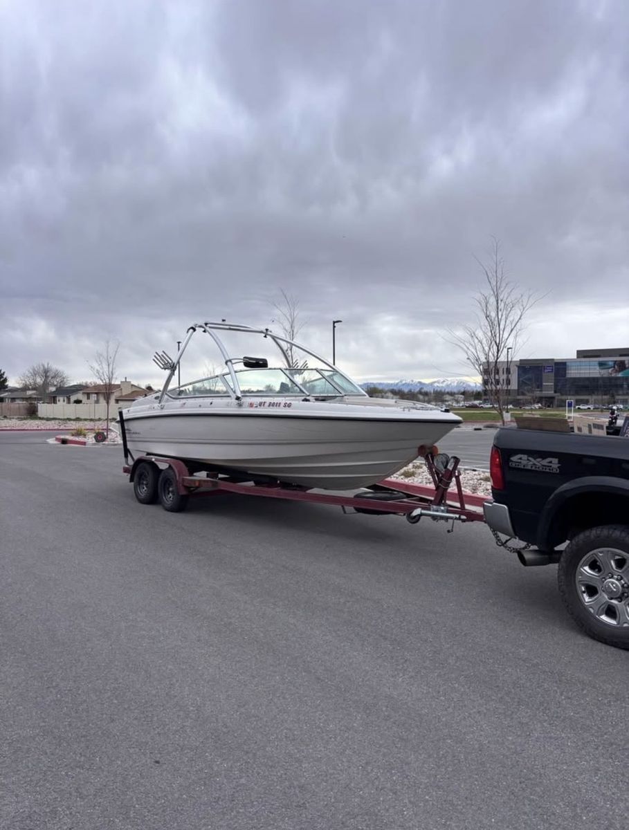 1997 Chaparral 2130SS Wakeboard Boat