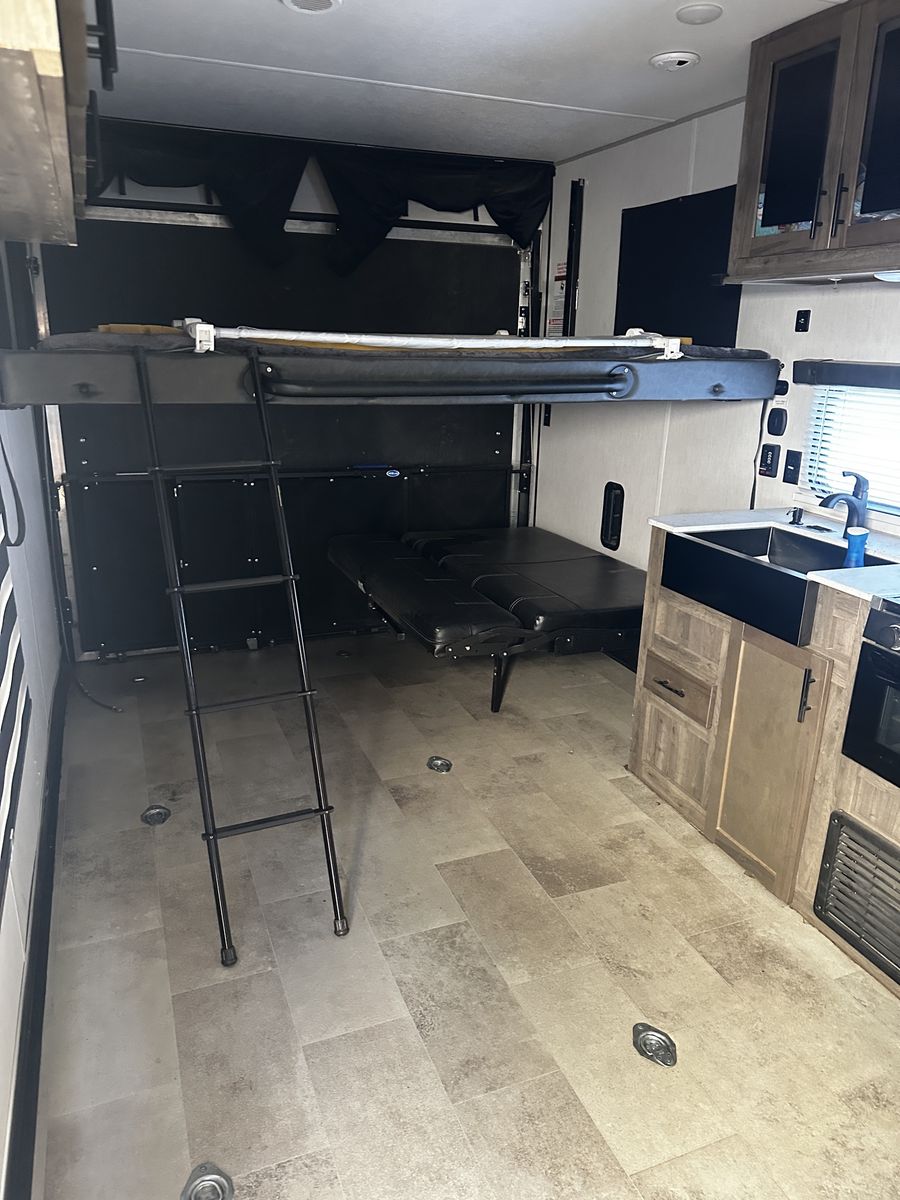 Main image 11