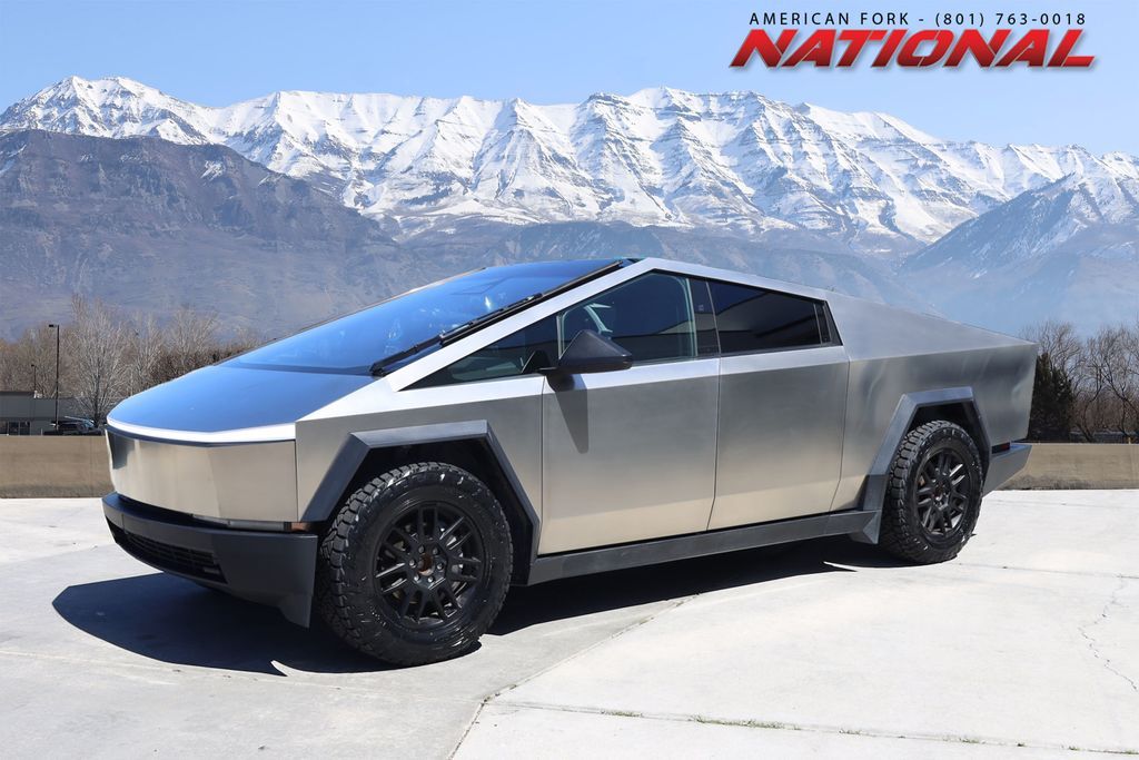 2025 Tesla Cybertruck 