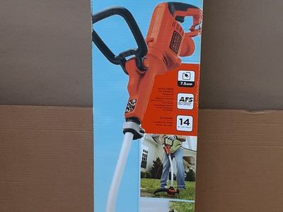 BLACK+DECKER GH3000 7.5 Amp 120V Corded Electric Curved Shaft 14-inch String Trimmer-Edger with Anti-Vibration - New