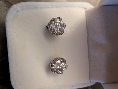 4.0 ct beautiful HTPT Earth mined diamond earrings