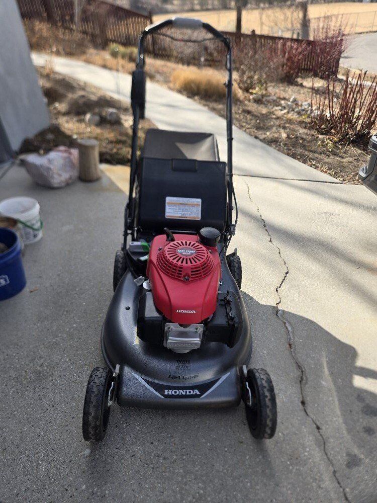 Honda GCV160 lawnmower