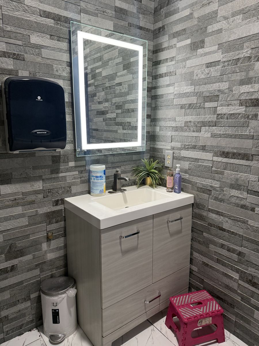 1 LED light with 1 cabinet