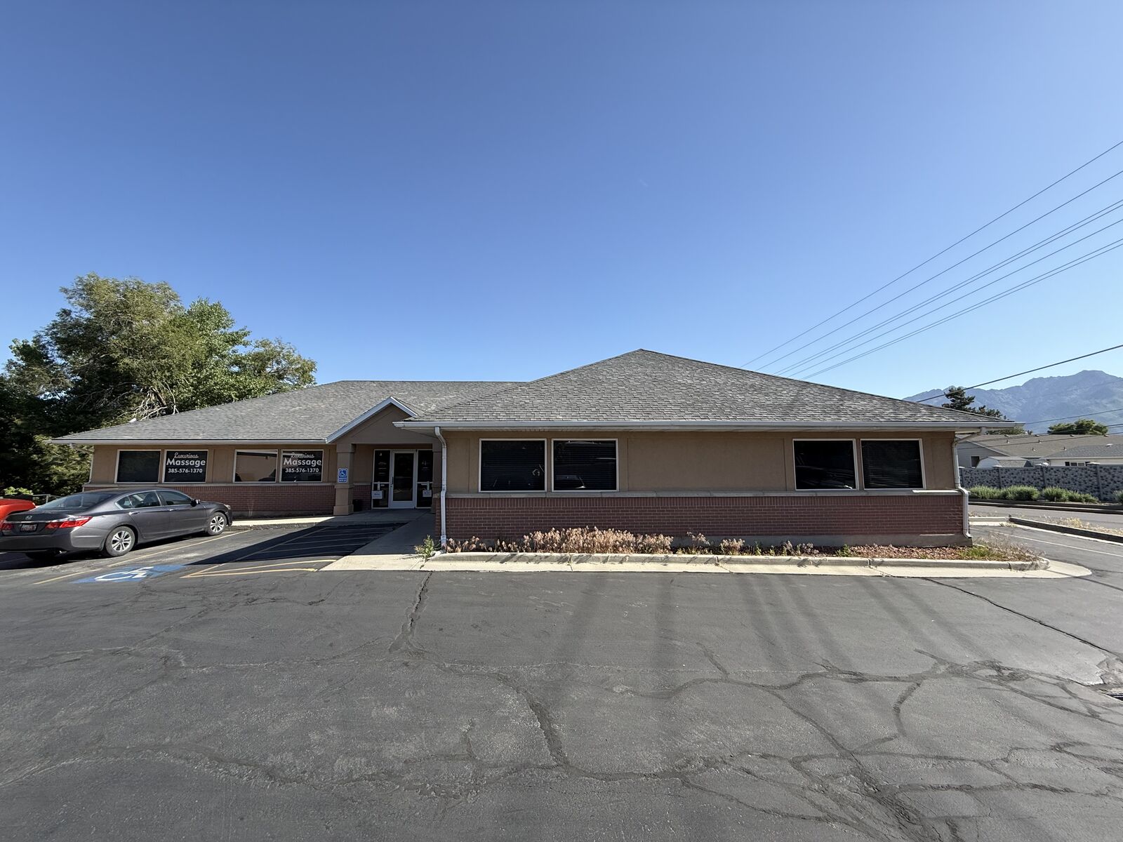 Highly Visible Office/Retail in Sandy for Lease - Rate Reduction!