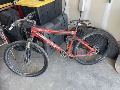 Giant NRS Mountain Bike - Red, Full Suspension, FOX Shocks, Easton Components