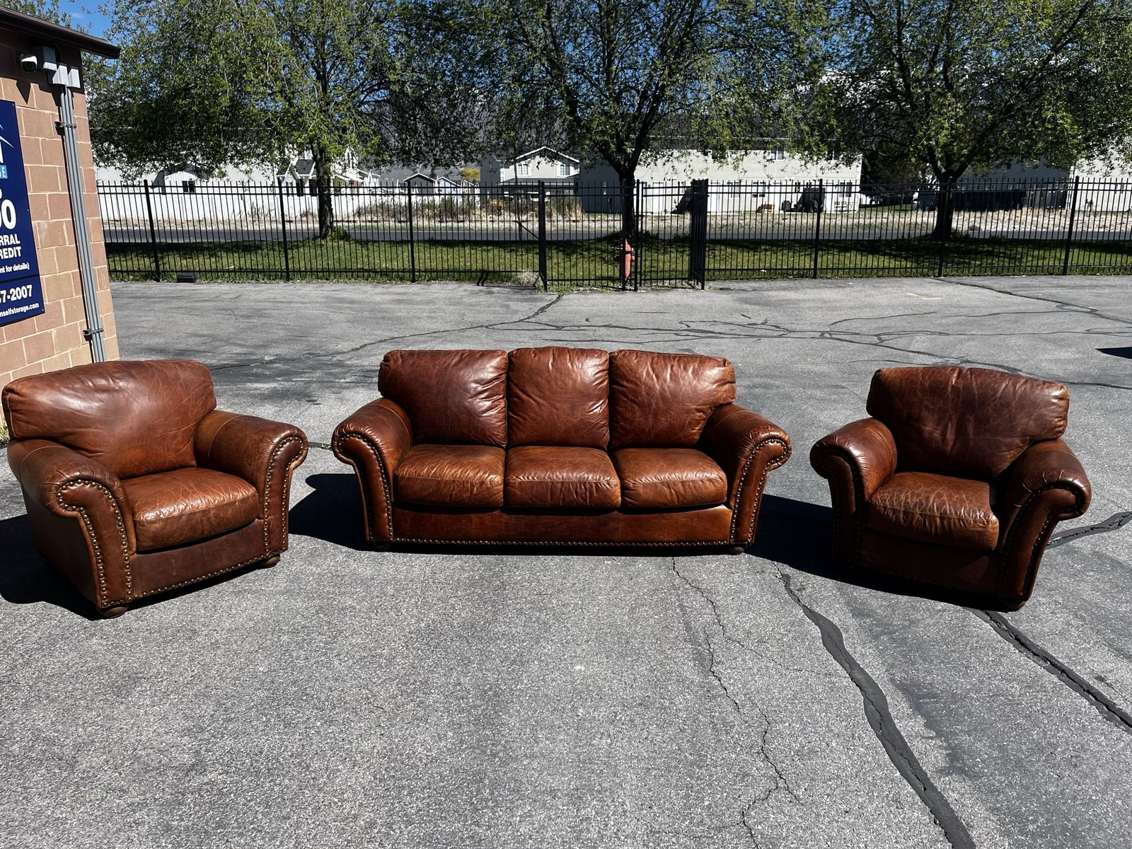 • 3-piece genuine leather sofa set