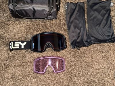 SNOWBOARD/SKI attire