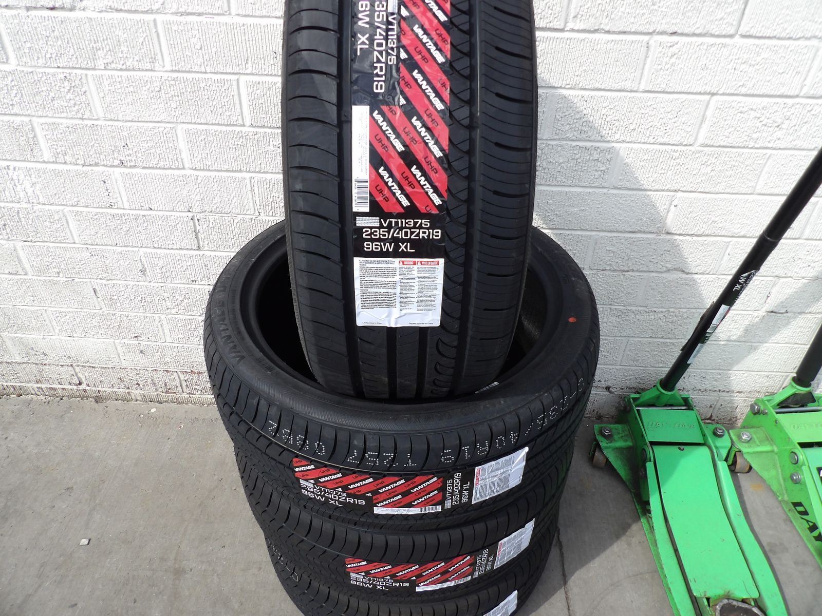235/40R19 VANTAGE UHP SET OF NEW TIRES