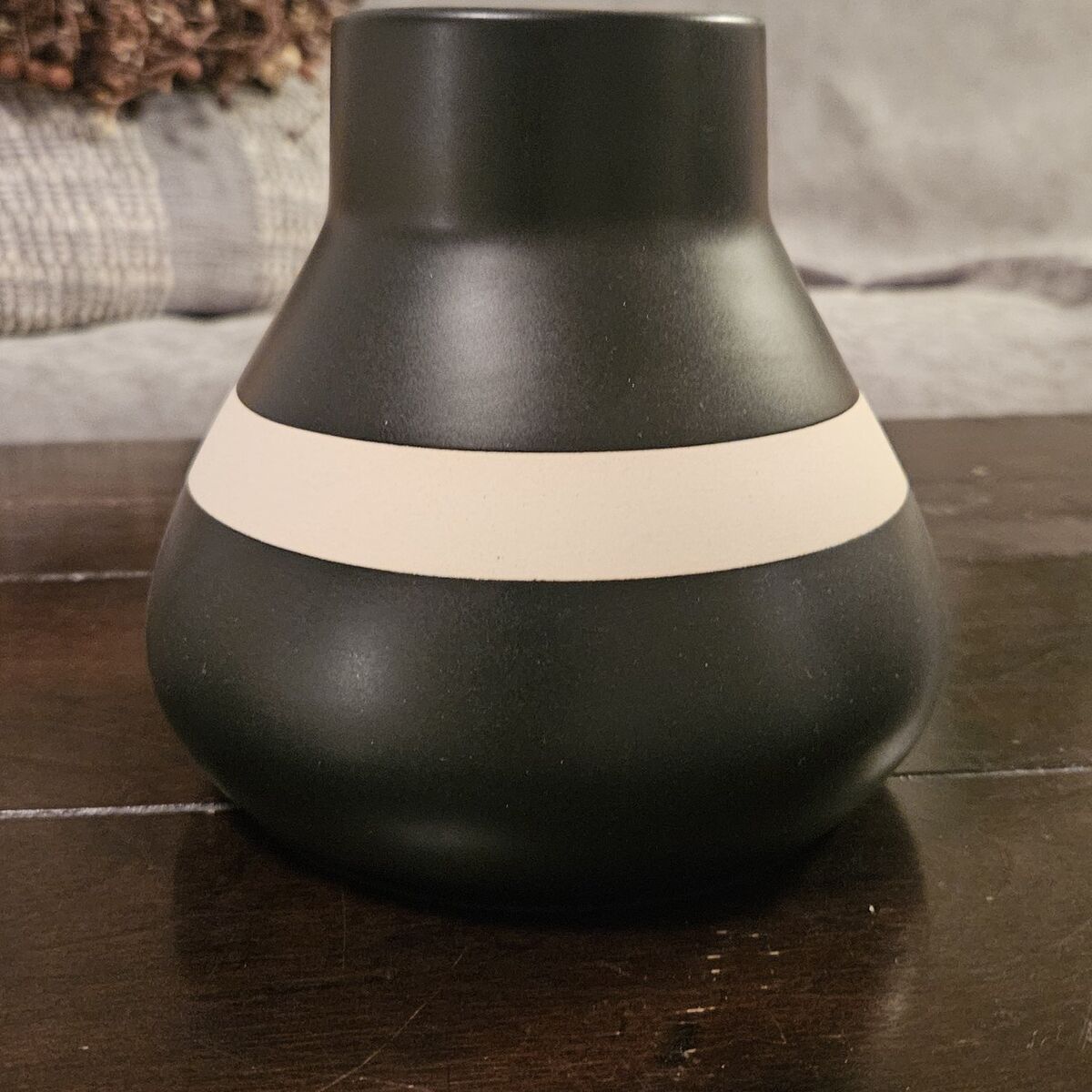 New ceramic vase black with one cream stripe