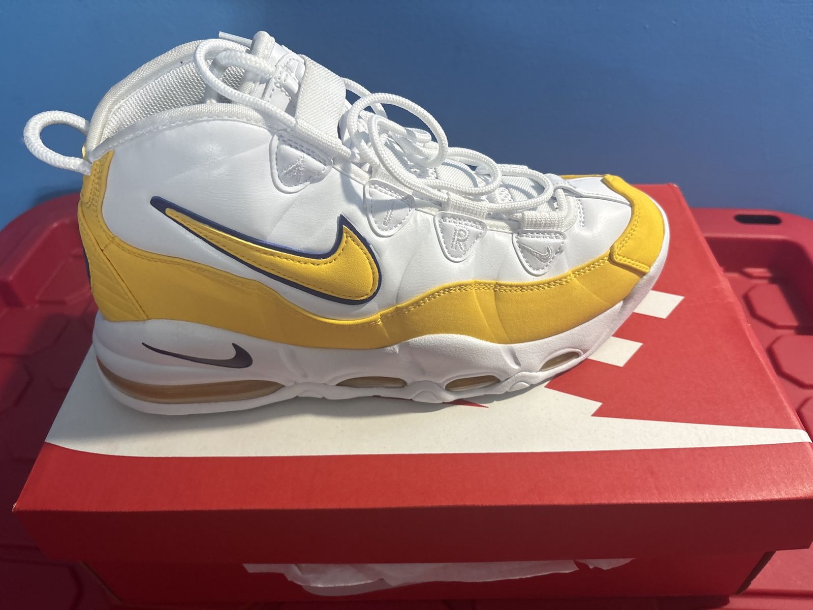 Nike Air Max Uptempo 95 White/Yellow Men's Athletic Shoes (Replacement Box) Size 9.5 Men’s