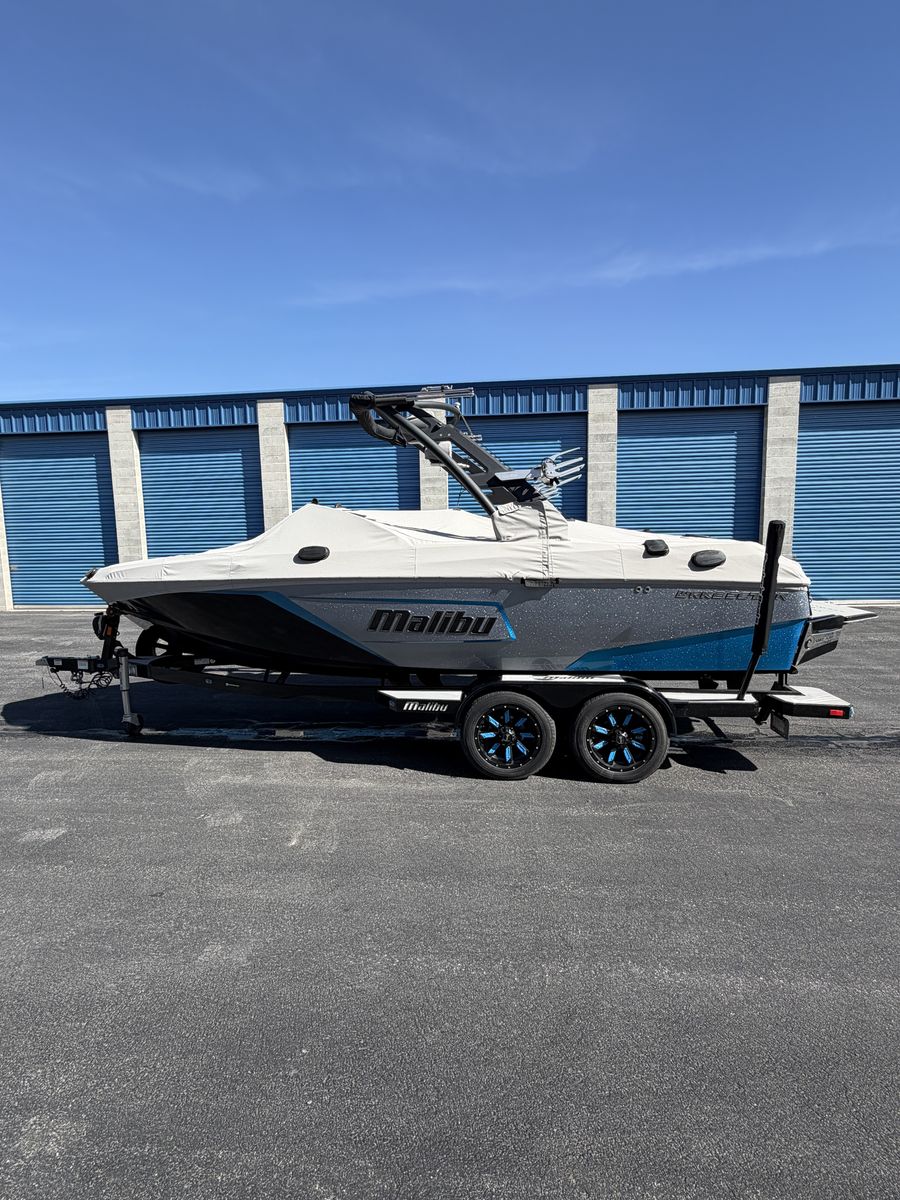 2019 Malibu 22 LSV