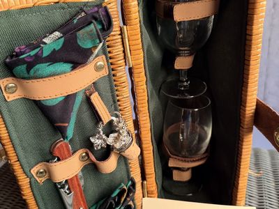 Wine Travel Bag of Sturdy Wicker