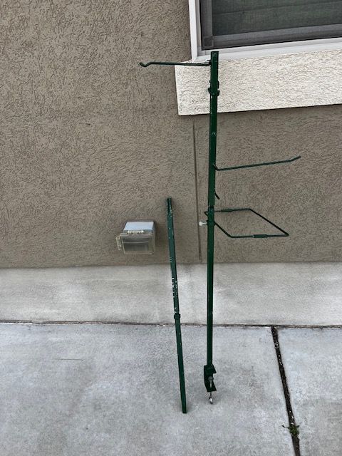 Camp kitchen pole