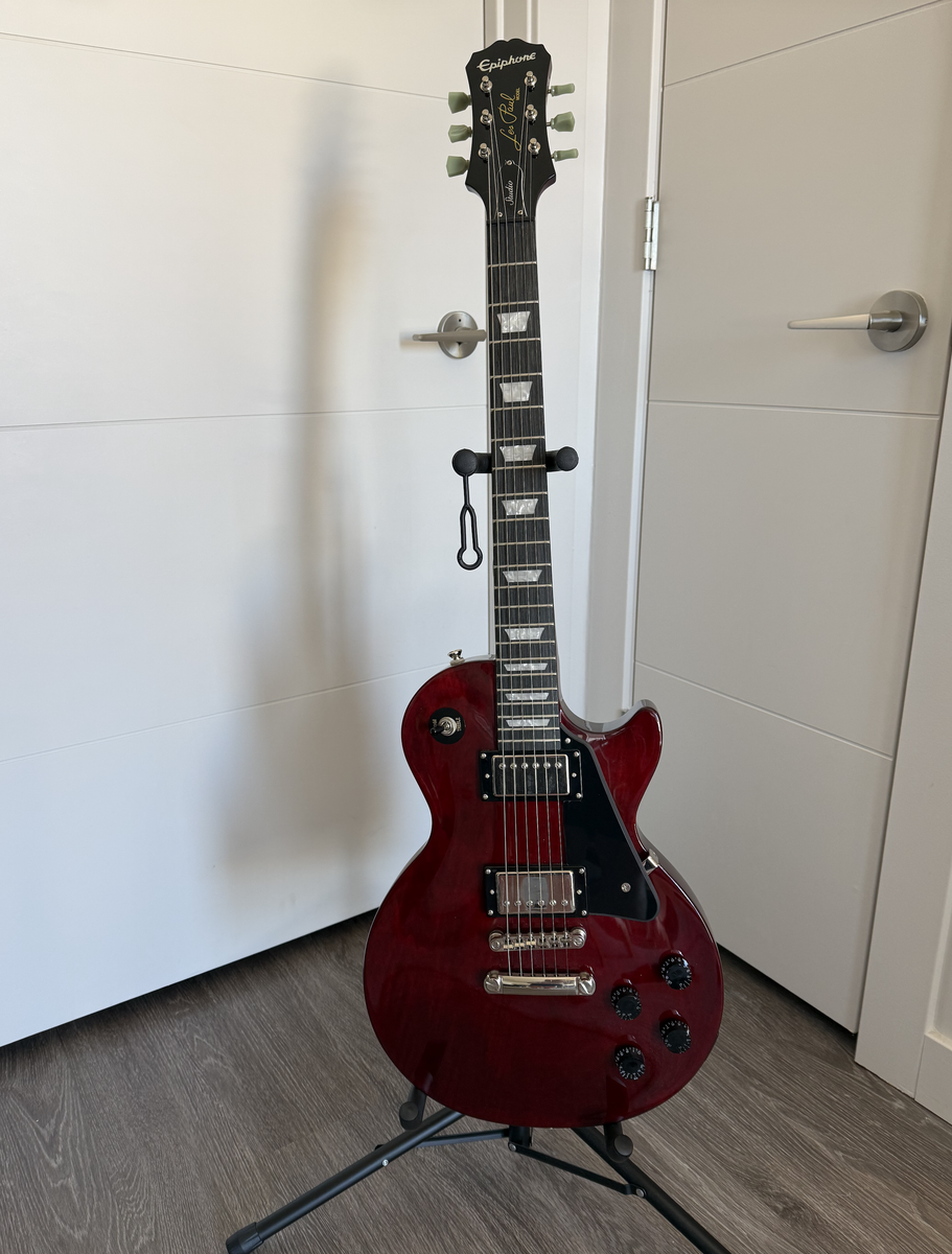 Epiphone Les Paul Studio with stand