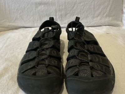 Keen Mens Size 7 Dark Gray Leather Hiking Sandals