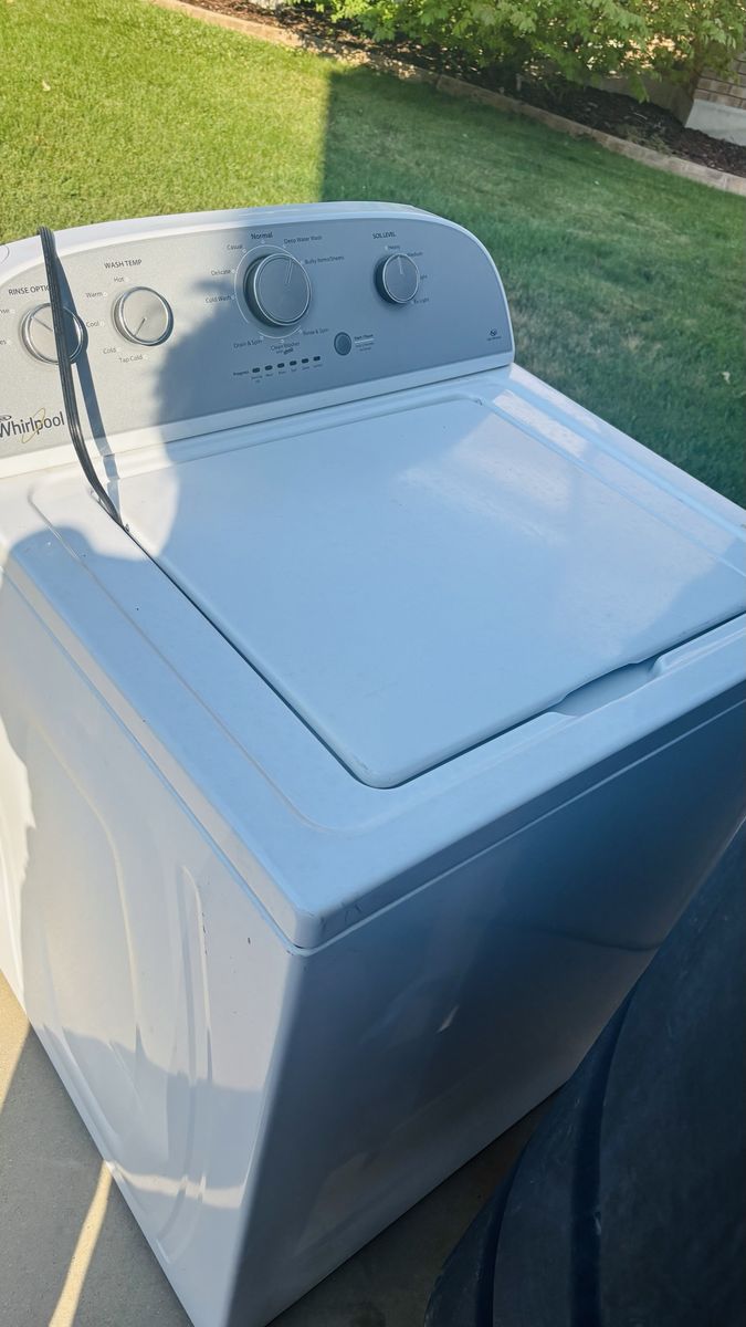 Whirlpool White Top-Load Washing Machine with Agitator
