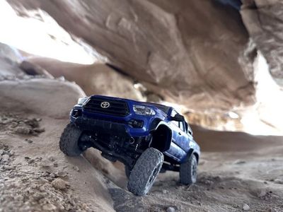 FMS 1/24 Toyota Tacoma RC Rock Crawler - Blue RTR - w/ Extra Remote & Extra Body