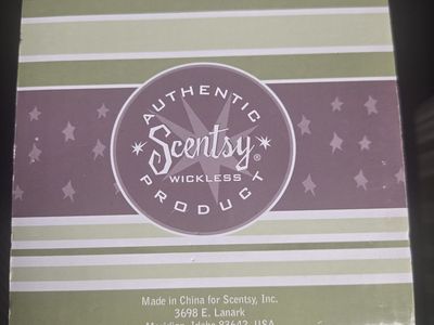 Authentic Scentsy Wickless Dandy-Brown Warmer, NEW!! in Box.