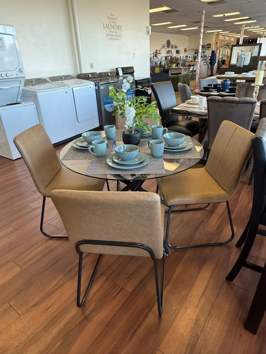 Pharwynn Dining Table and 4 Chairs
