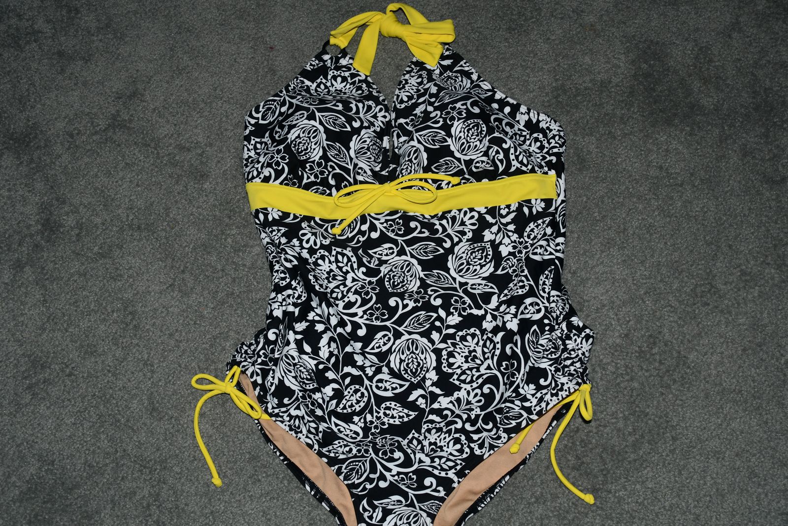 NWT WOMEN'S "DOWNEAST" SWIMSUIT ~ SIZE XL ~ BLACK & WHITE w/ YELLOW TRIM ~ PADDED ~ CUTE!