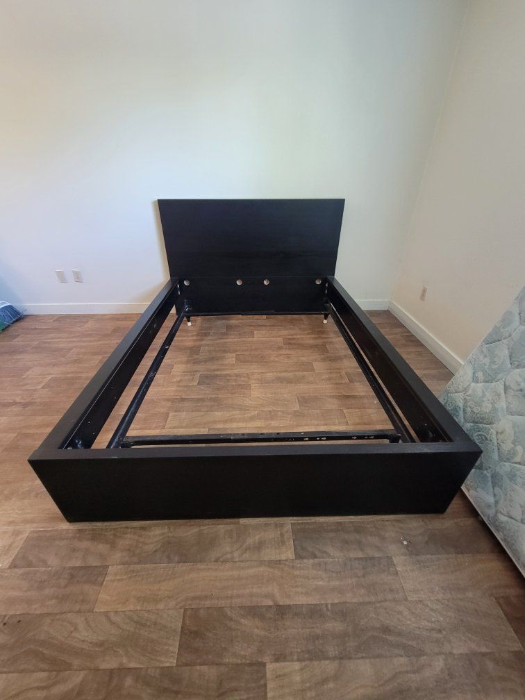 Black Double/Full Bedframe