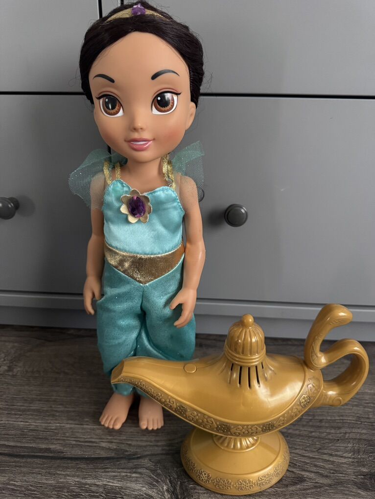 Disney Princess Jasmine 15” Doll w/Magic Lamp