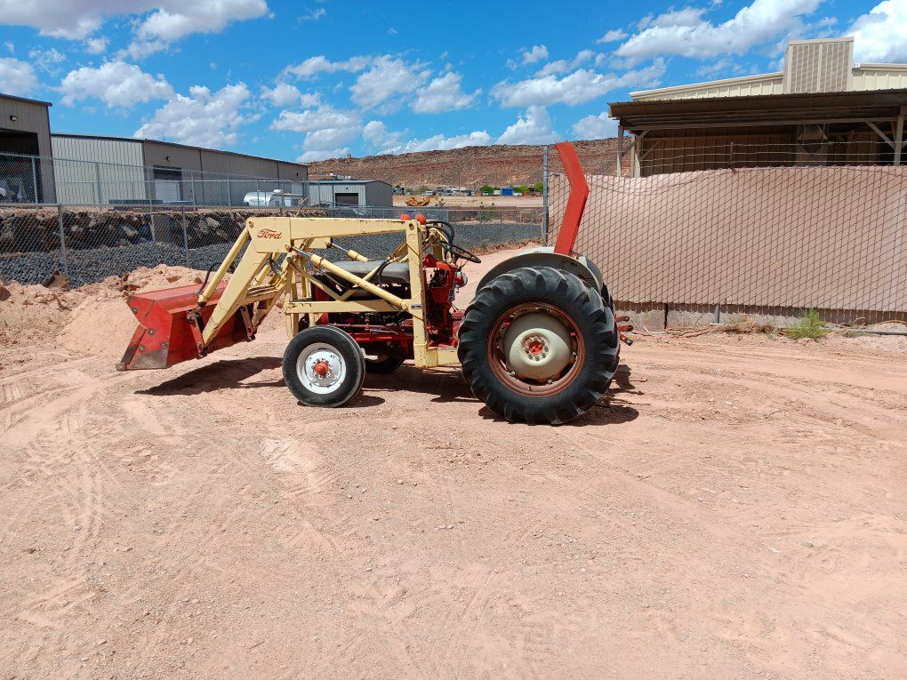 1968 Ford 600 Tractor