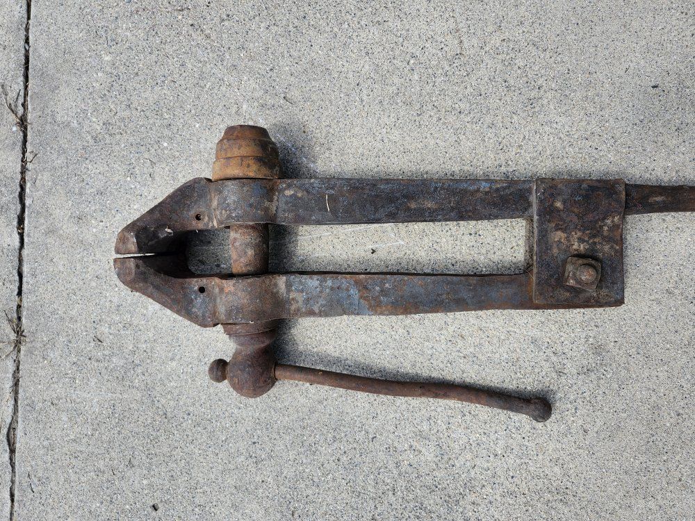 Blacksmith Post Leg Vice -4 Inch