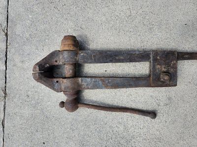 Blacksmith Post Leg Vice -4 Inch